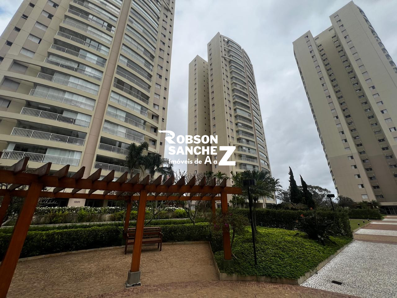 Apartamento de 107m² no Jardim Marajoara com Varanda Gourmet, sendo 2 suítes e 2 vagas.