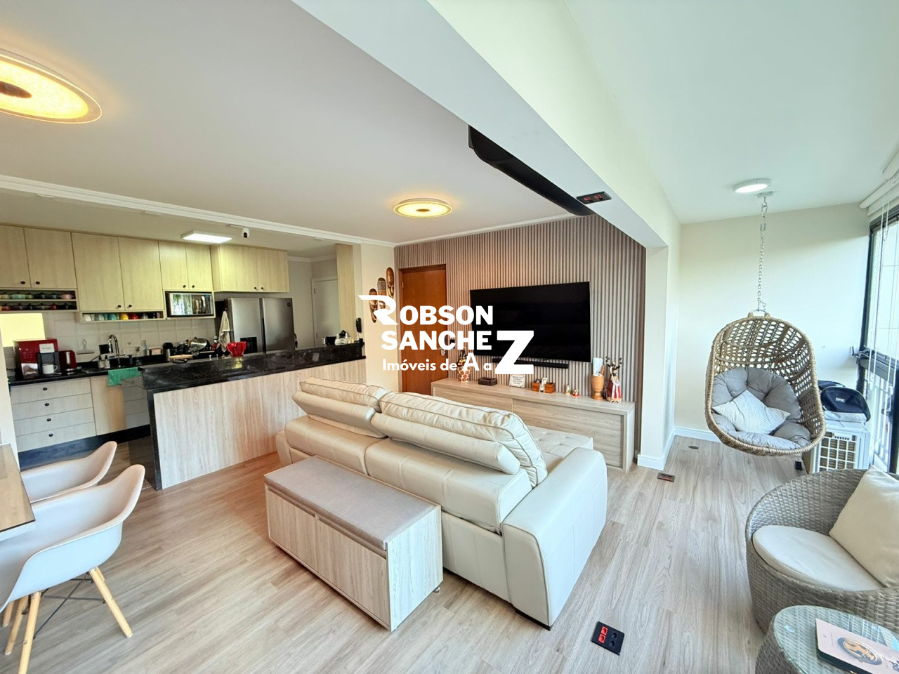 APARTAMENTO REFORMADO COM ARMARIOS PLANEJADOS - 3 DORMS - 1 SUÍTE - 2 VAGAS - DEPÓSITO PRIVATIVO