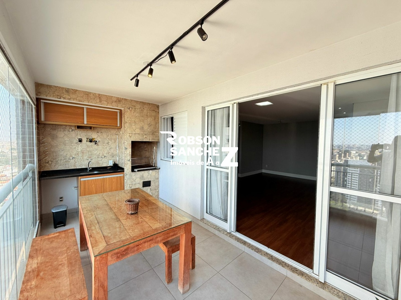 APARTAMENTO COM 114M2 EM ANDAR ALTO - VISTA LIVRE - CONDOMIÍNIO CLUBE - 3 DORMS - 1 SUÍTE - 2 VAGAS