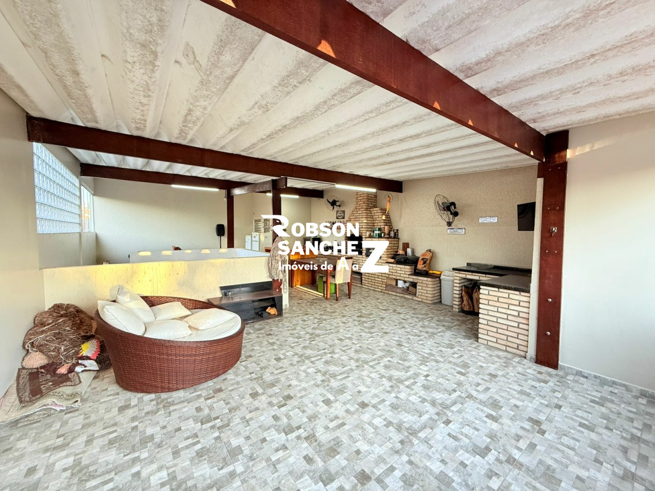 CASA TÉRREA - 4 DORMS - 1 SUÍTE - 3 VAGAS - TERRAÇO COM ÁREA GOURMET