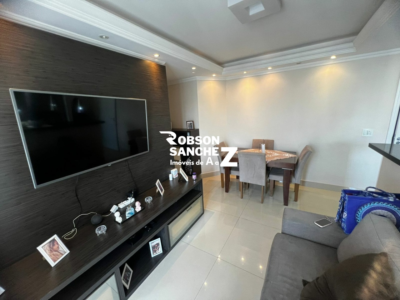 APARTAMENTO À VENDA 2 DORMITÓRIOS (1 SUÍTE), VARANDA COM CHURRASQUEIRA, 2 VAGAS JD. MARAJOARA