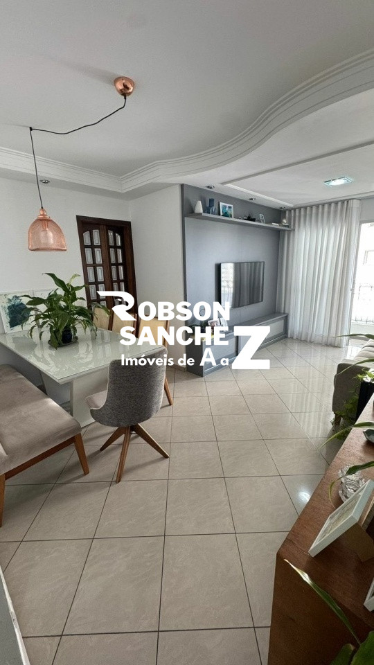 Lindo apartamento, excelente localização, com armários embutidos.